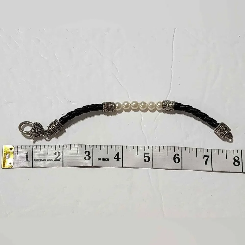 Vintage vibes chunky faux pearl and leather bracelet
